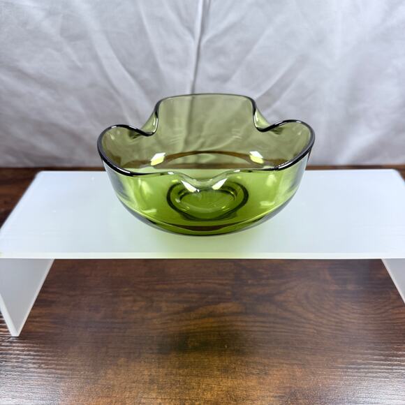 Vintage Mid-Century Modern Green Glass Bowl – Ruffled Edge, Retro Art Glass - Picture 1 of 6